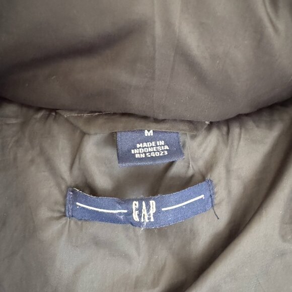 GAP Women’s Black Puffer Coat – Size M - Picture 2 of 4